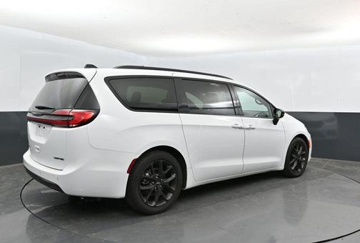 Bright White Clearcoat 2025 Chrysler Pacifica Limited