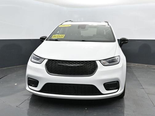 Bright White Clearcoat 2025 Chrysler Pacifica Limited