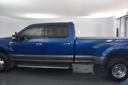 Blue 2022 Ford F-350 Lariat Super Duty