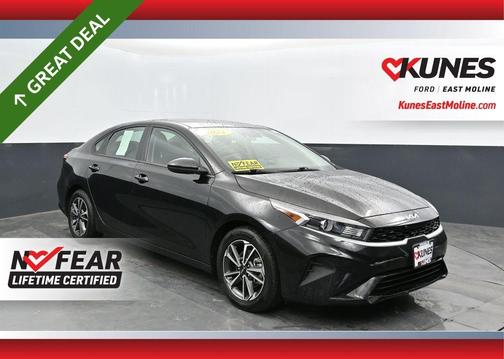 Aurora Black Pearl 2024 Kia Forte LXS
