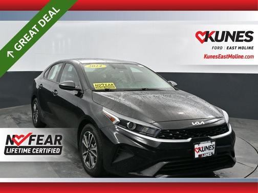 Aurora Black Pearl 2024 Kia Forte LXS