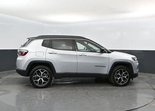 Silver Zynith 2025 Jeep Compass Limited