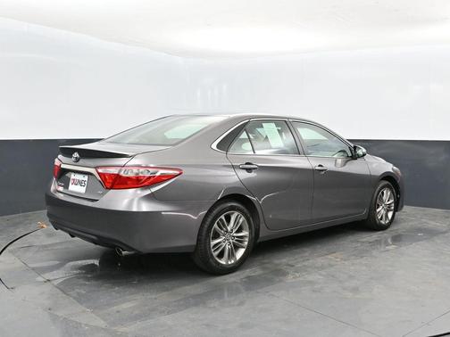 Creme Brulee Mica 2017 Toyota Camry SE