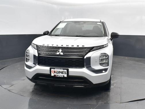 2024 Mitsubishi Outlander ES