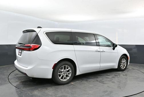 2024 Chrysler Pacifica Touring-L