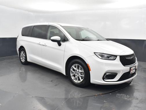 2023 Chrysler Pacifica Touring-L