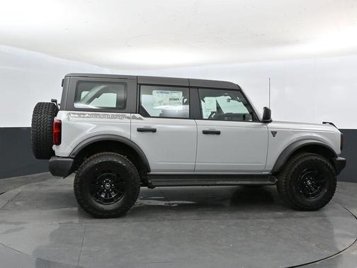 Avalanche Gray 2026 Ford Bronco Base