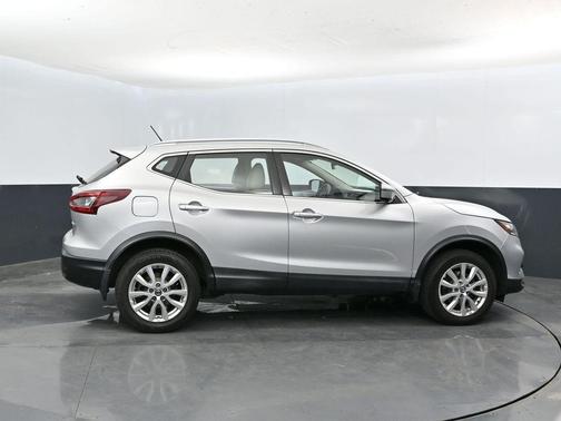 Brilliant Silver Metallic 2020 Nissan Rogue Sport SV