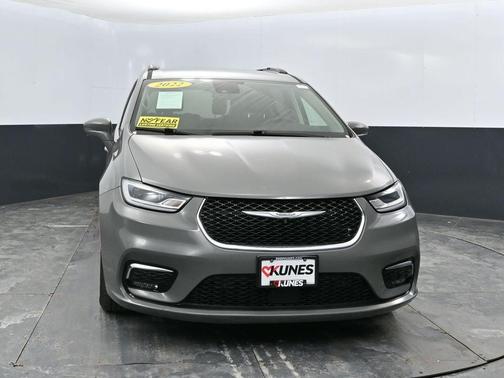 2022 Chrysler Pacifica Touring-L