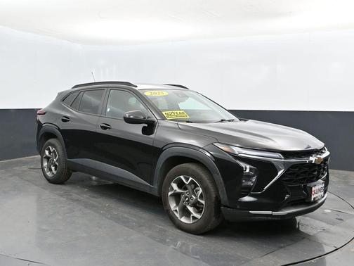 Mosaic Black Metallic 2025 Chevrolet Trax LT