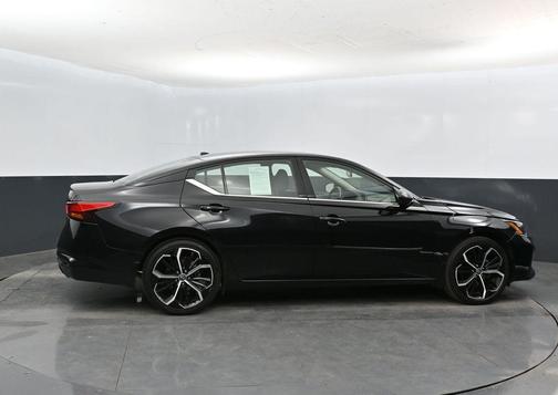 Black 2025 Nissan Altima SR
