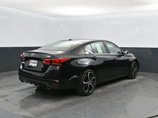 Black 2025 Nissan Altima SR