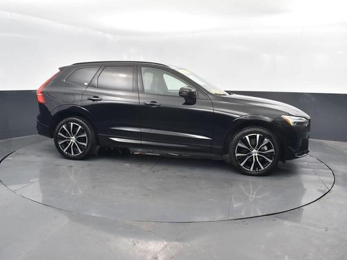 2024 Volvo XC60 B5 Plus Dark Theme