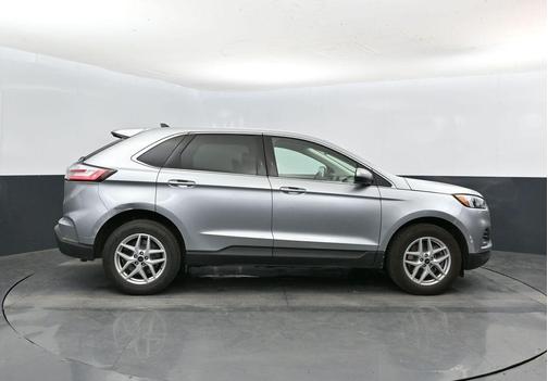 Silver Metallic 2024 Ford Edge SEL