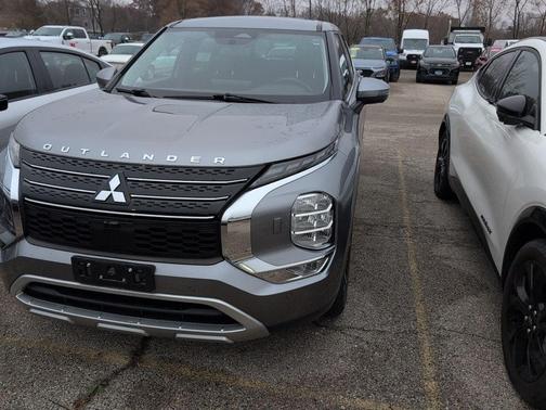 2022 Mitsubishi Outlander SE