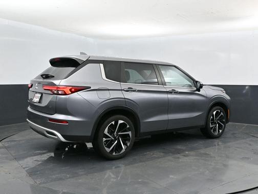 2022 Mitsubishi Outlander SE