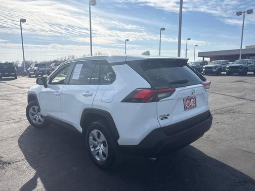 2023 Toyota RAV4 LE