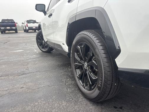 2023 Toyota RAV4 Hybrid SE