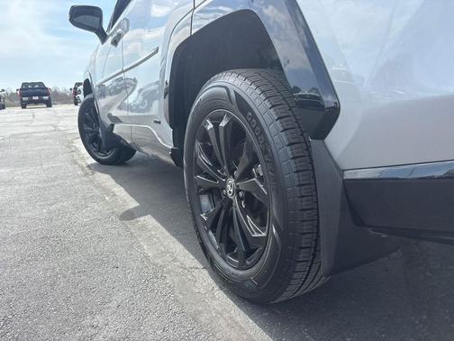 2024 Toyota RAV4 Hybrid SE