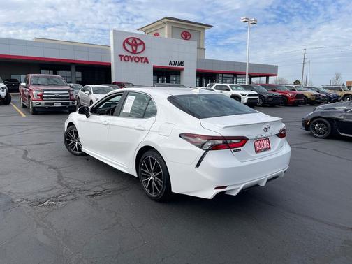 2024 Toyota Camry SE