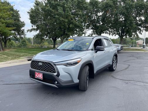 2025 Toyota Corolla Cross XLE