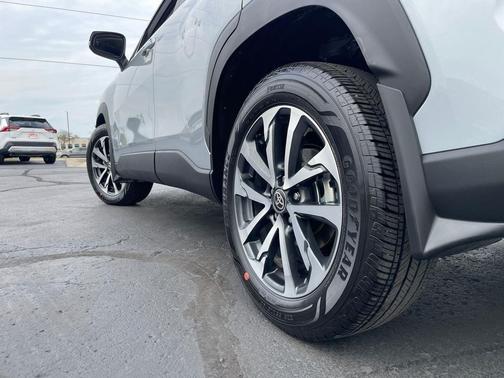 2025 Toyota Corolla Cross XLE