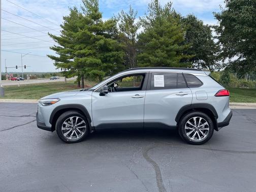 2025 Toyota Corolla Cross XLE