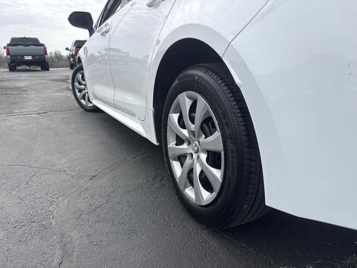 Ice Cap 2025 Toyota Corolla LE