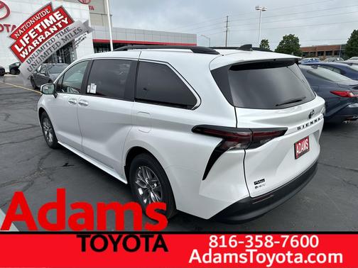 Wind Chill Pearl 2026 Toyota Sienna XLE