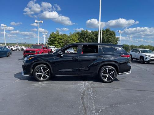 2022 Toyota Highlander XSE