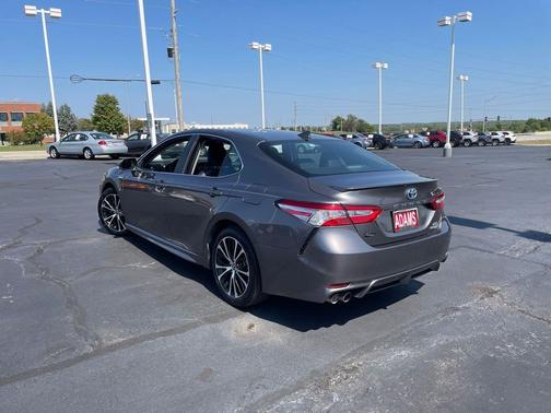 2020 Toyota Camry SE