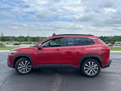 2023 Toyota Corolla Cross XLE