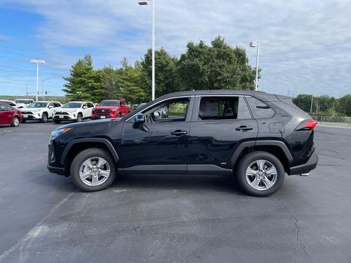 2025 Toyota RAV4 Hybrid XLE