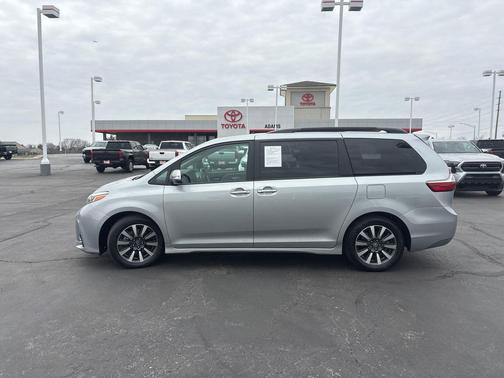 Celestial Silver Metallic 2019 Toyota Sienna Limited