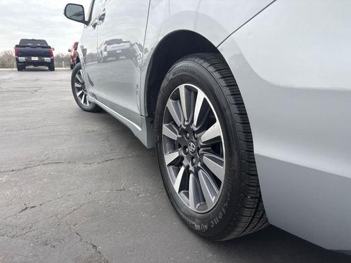Celestial Silver Metallic 2019 Toyota Sienna Limited
