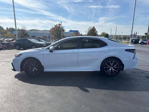 Ice Cap 2024 Toyota Camry SE