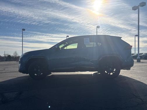 2023 Toyota RAV4 Hybrid SE