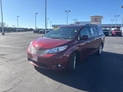 2017 Toyota Sienna XLE