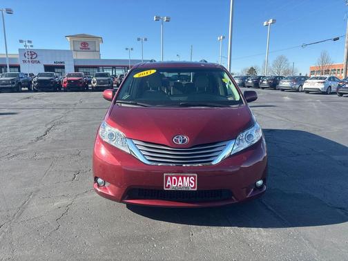 2017 Toyota Sienna XLE