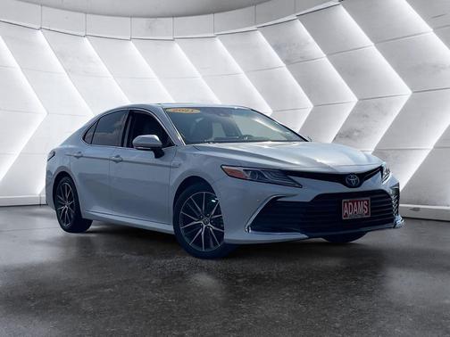 2021 Toyota Camry Hybrid XLE
