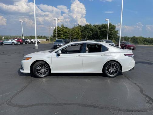 2021 Toyota Camry Hybrid XLE