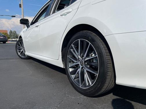 2021 Toyota Camry Hybrid XLE
