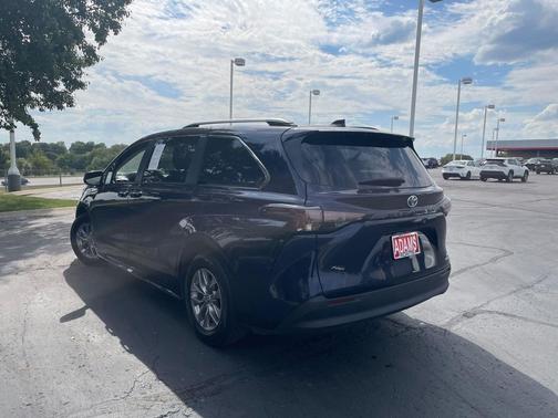 2024 Toyota Sienna XLE