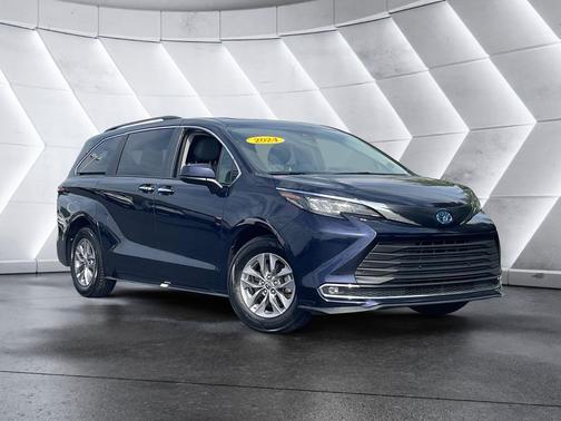 2024 Toyota Sienna XLE