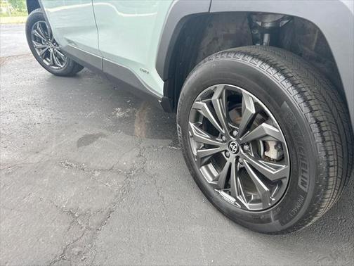 2022 Toyota RAV4 Hybrid XLE Premium