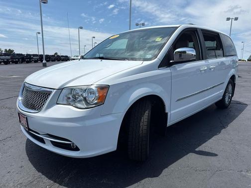 Bright White Clearcoat 2015 Chrysler Town & Country Touring-L