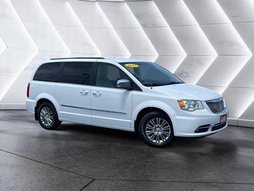 Bright White Clearcoat 2015 Chrysler Town & Country Touring-L