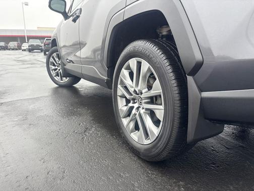 2022 Toyota RAV4 XLE Premium