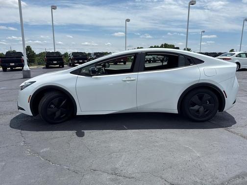 Wind Chill Pearl 2026 Toyota Prius LE