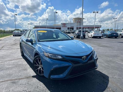 2024 Toyota Camry SE